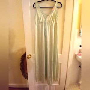 Mint blue vintage medium maxi nylon nightgown with flower